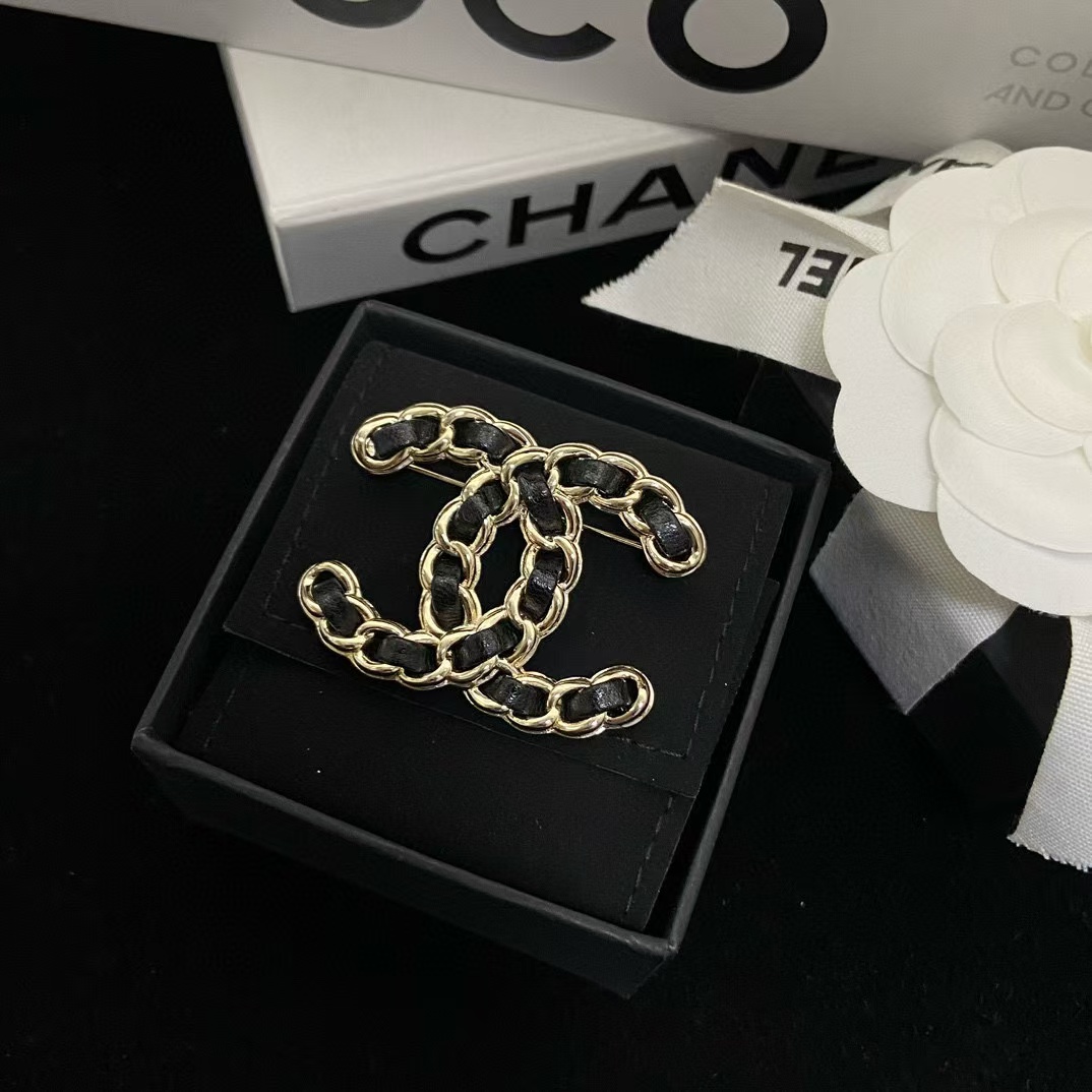 CHANE1 24k レザー ダブル C ブローチ【50％割引+送料無料】