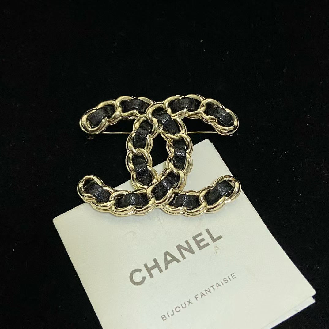 CHANE1 24k レザー ダブル C ブローチ【50％割引+送料無料】