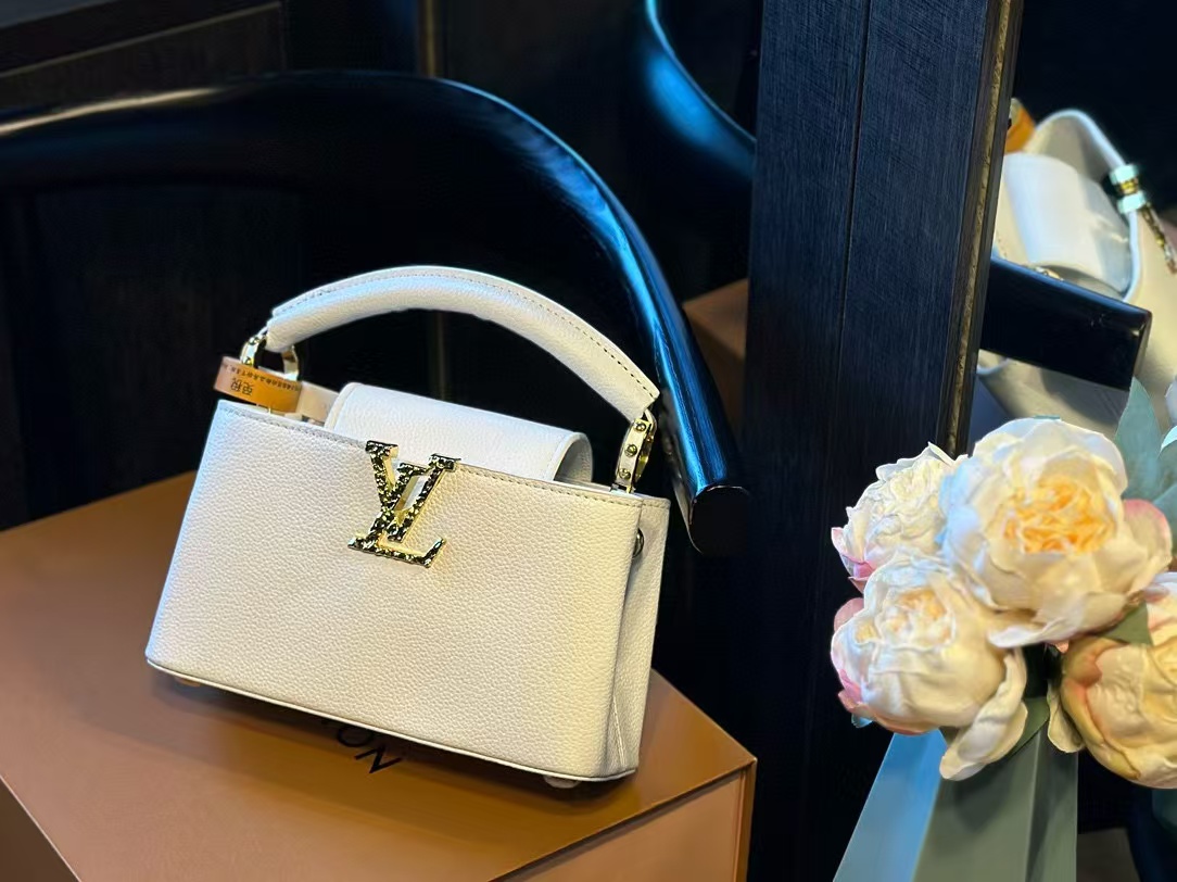 LV capucinesハンドバッグ【50％割引+送料無料】