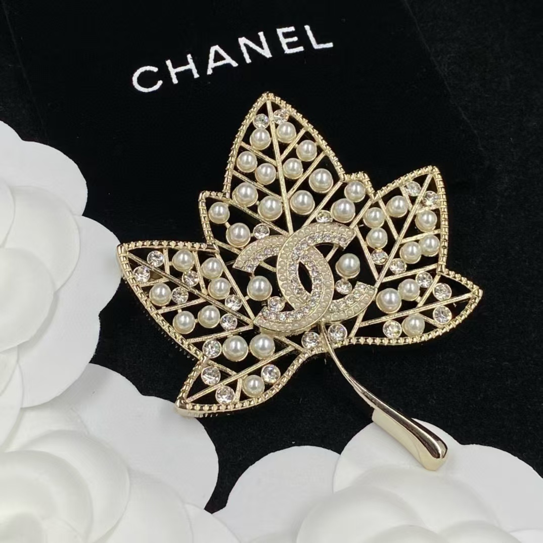 CHANE1 パールとダイヤモンドのブローチ【50％割引+送料無料】