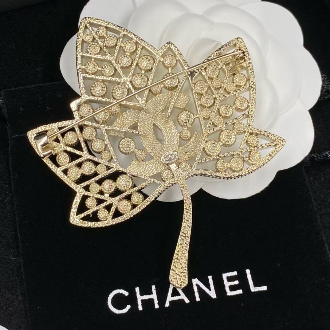 CHANE1 パールとダイヤモンドのブローチ【50%割引+送料無料】