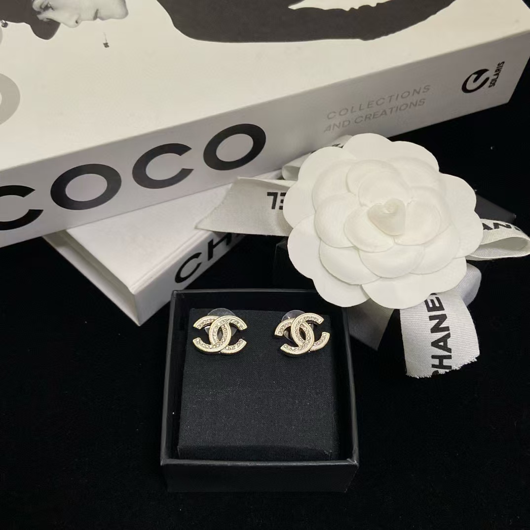 CHANE1 ダブル C ロゴ ダイヤモンド スタッド ピアス【50％割引+送料無料】