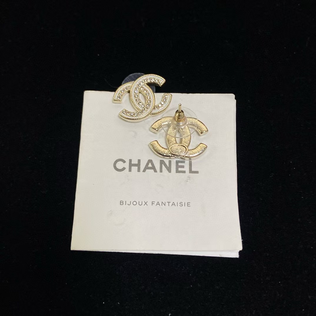 CHANE1 ダブル C ロゴ ダイヤモンド スタッド ピアス【50％割引+送料無料】