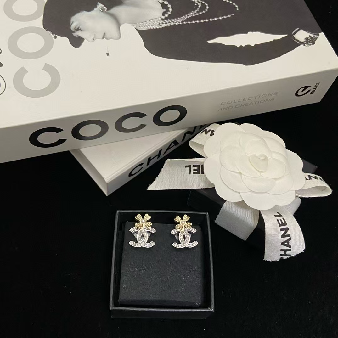 CHANE1 フォーフラワーパールスタッドピアス【50％割引+送料無料】
