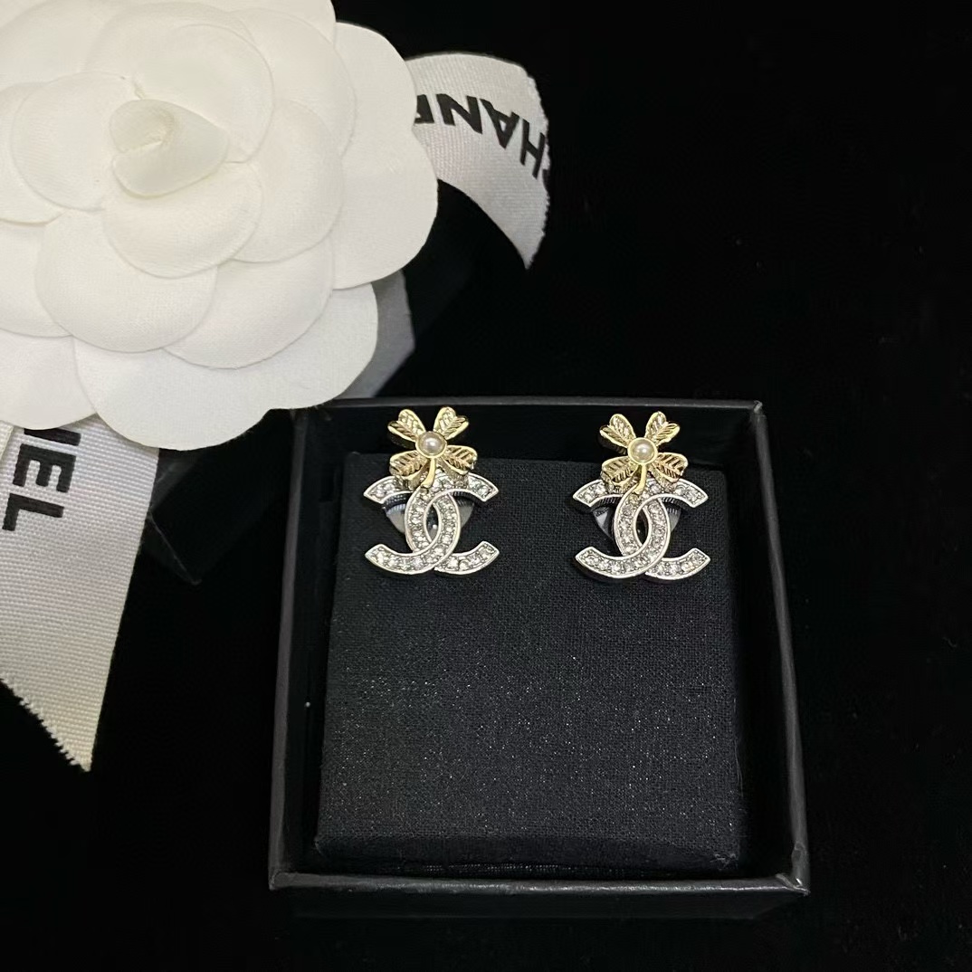 CHANE1 フォーフラワーパールスタッドピアス【50％割引+送料無料】