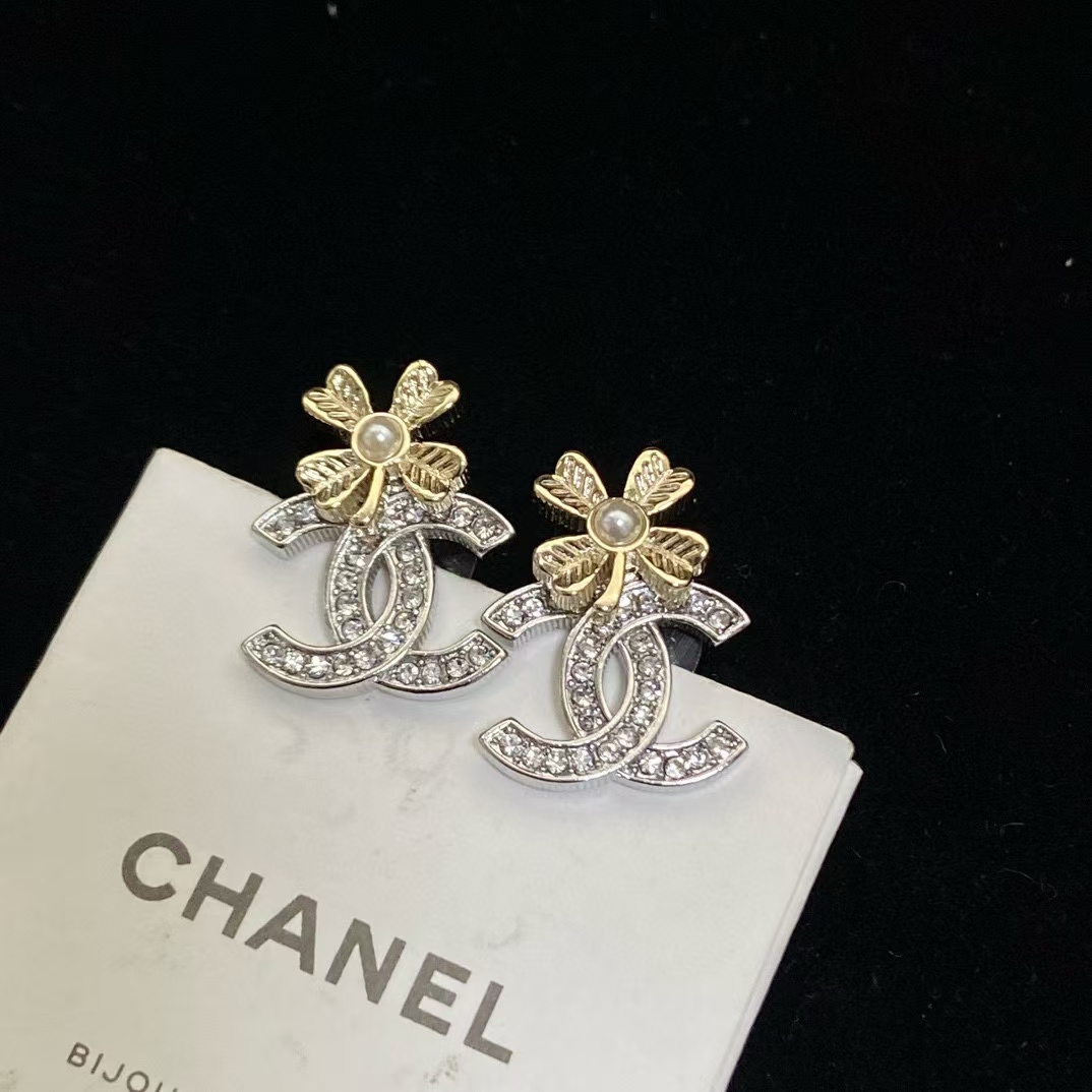 CHANE1 フォーフラワーパールスタッドピアス【50％割引+送料無料】