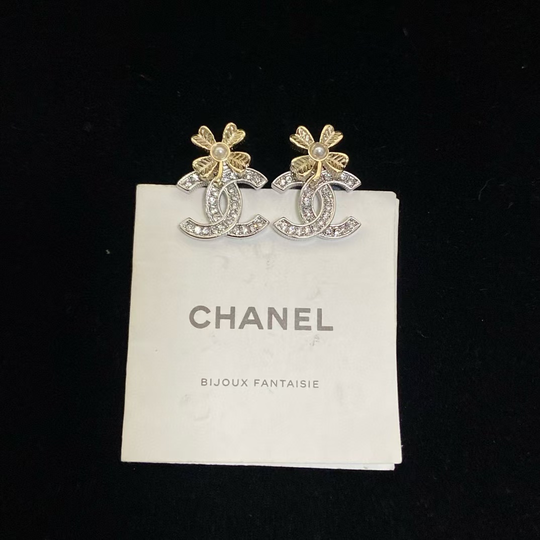 CHANE1 フォーフラワーパールスタッドピアス【50％割引+送料無料】