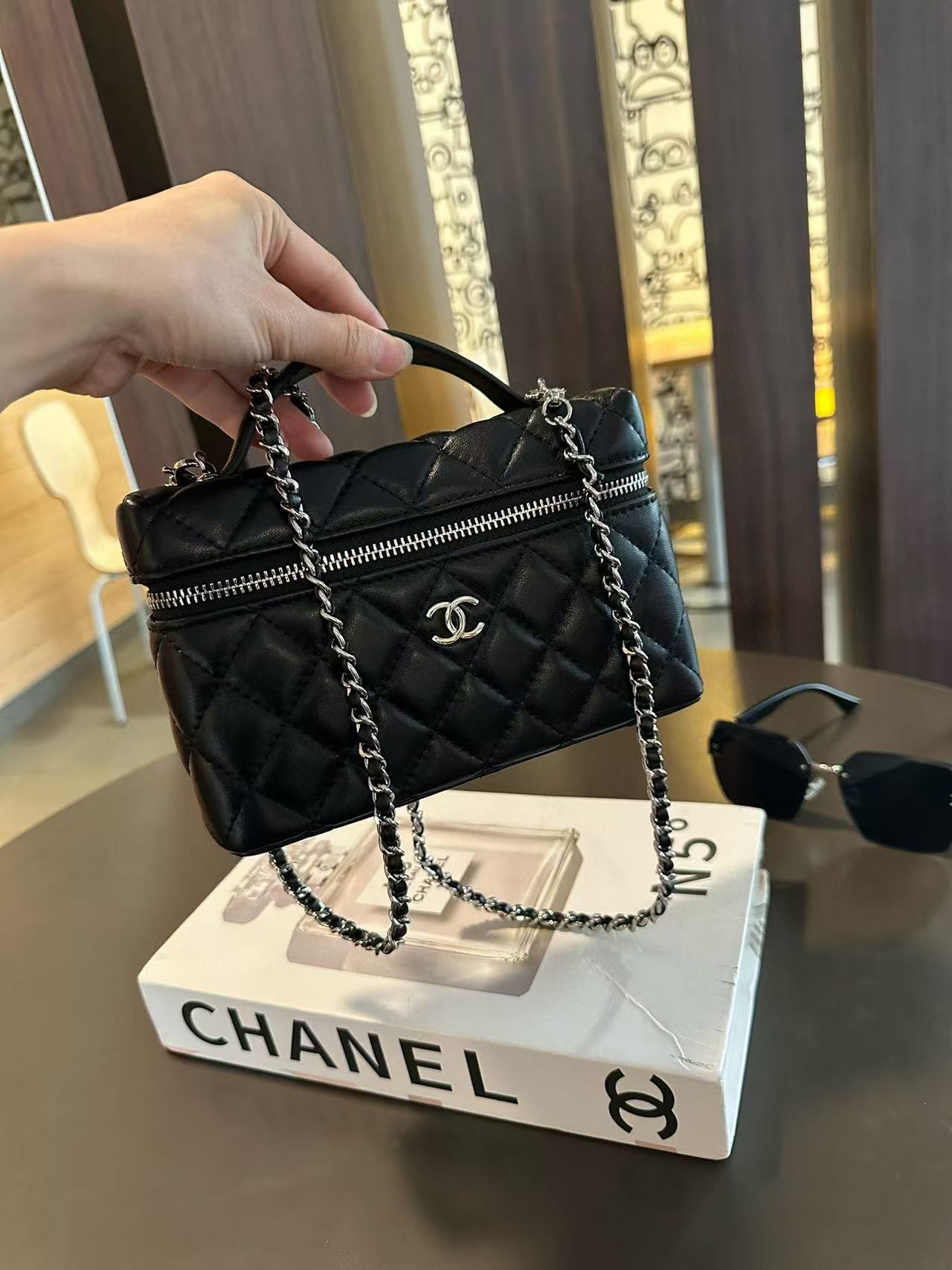 CHANE1 チェーンジッパーハンドバッグ【50％割引+送料無料】