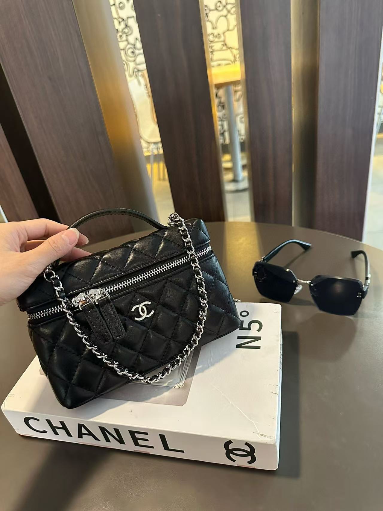 CHANE1 チェーンジッパーハンドバッグ【50％割引+送料無料】