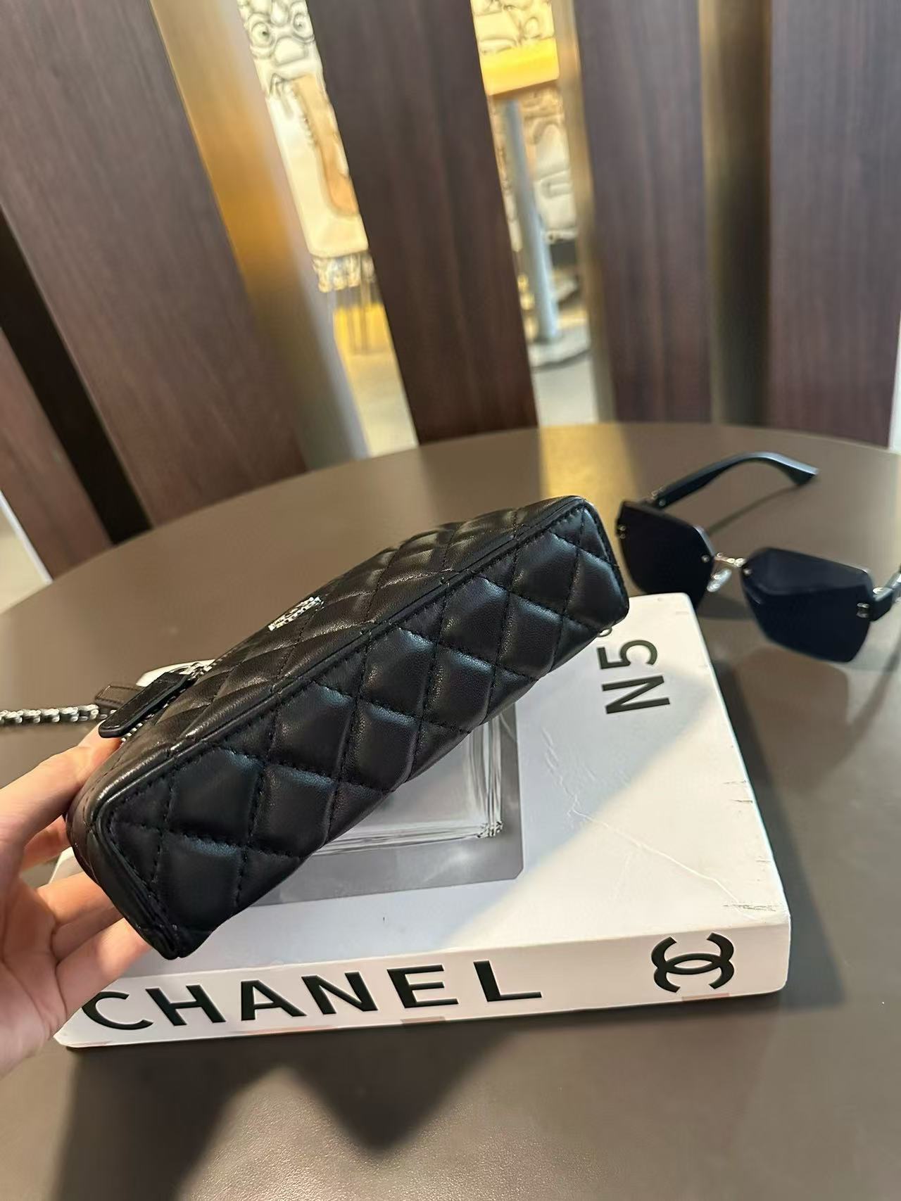 CHANE1 チェーンジッパーハンドバッグ【50％割引+送料無料】