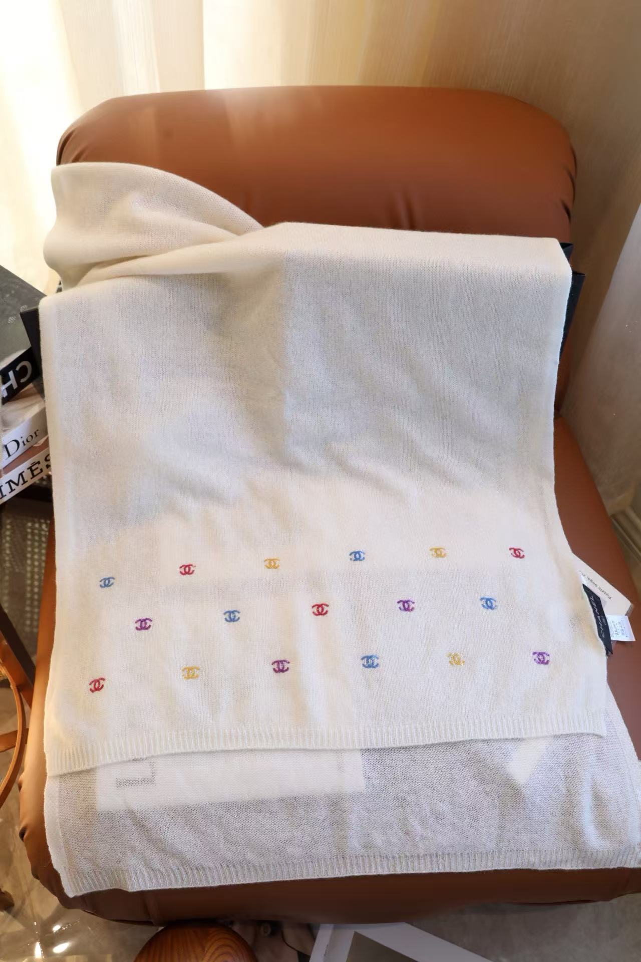 CHANE1 カラフル ダブル C ロゴ カシミア スカーフ【 50%割引+送料無料】