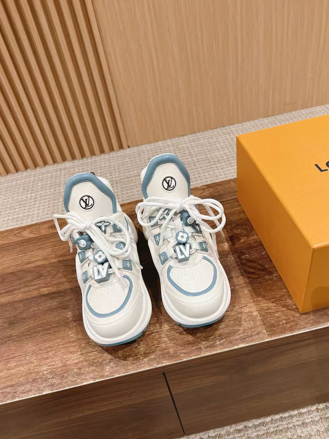 LVの高品質ダッドシューズ【50％割引+送料無料】