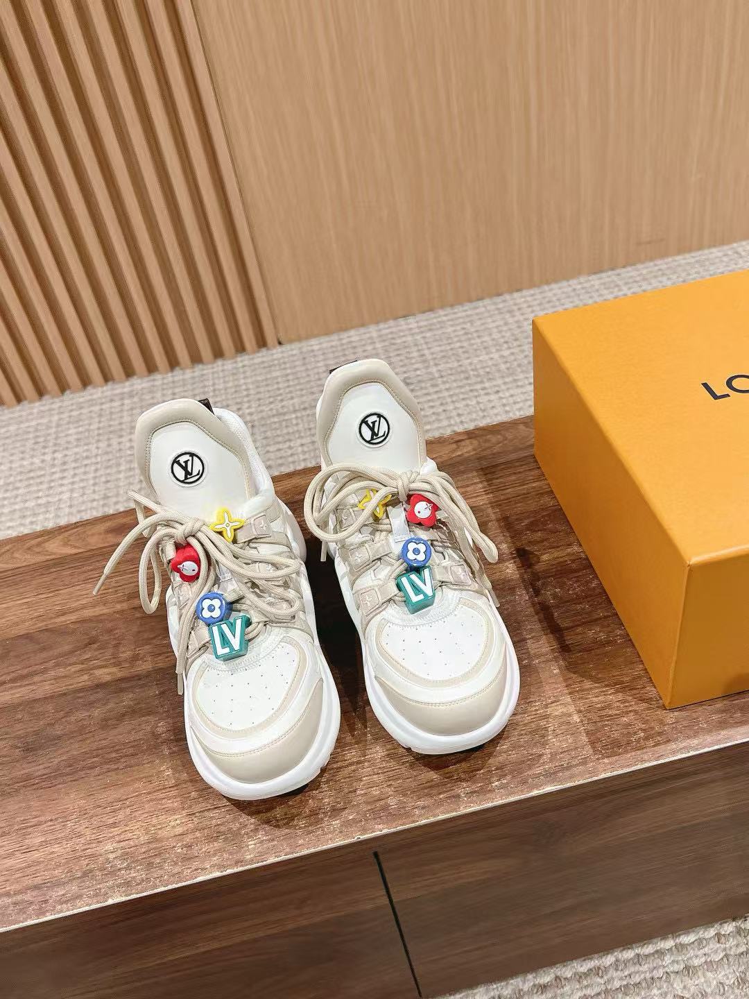 LVの高品質ダッドシューズ【50％割引+送料無料】