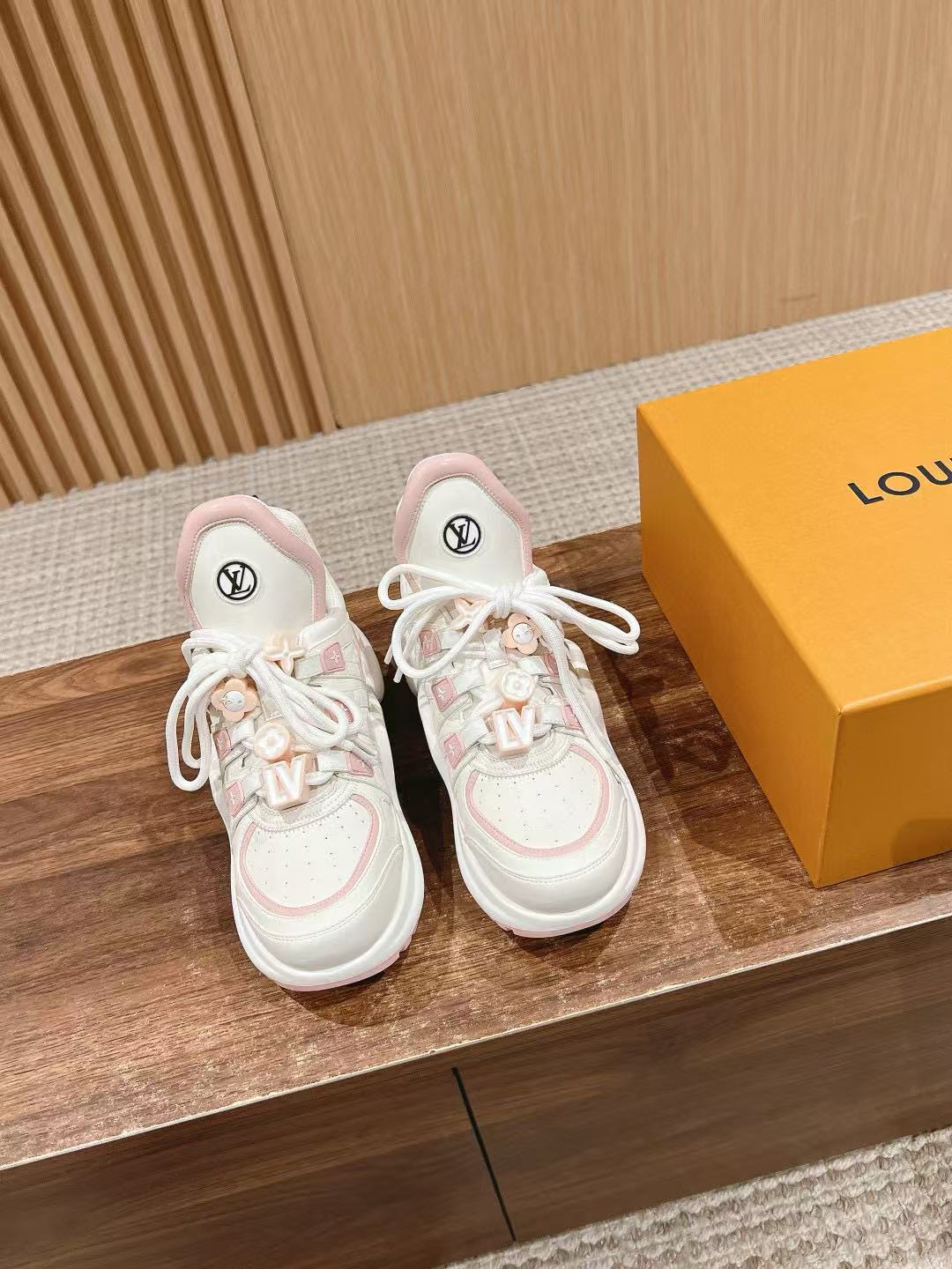 LVの高品質ダッドシューズ【50％割引+送料無料】