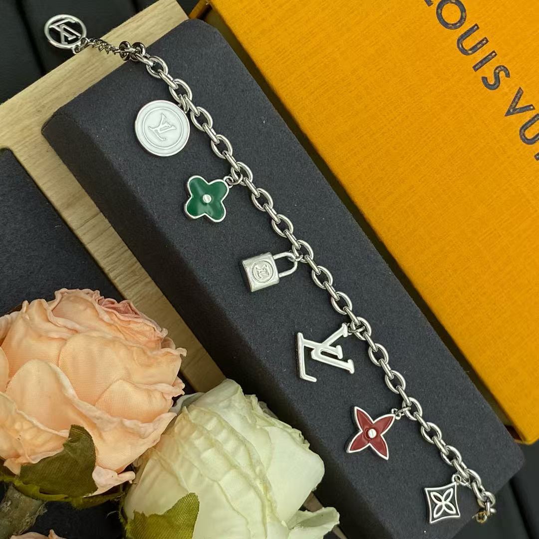LV 四つ葉のクローバー ブレスレット【50％割引+送料無料】