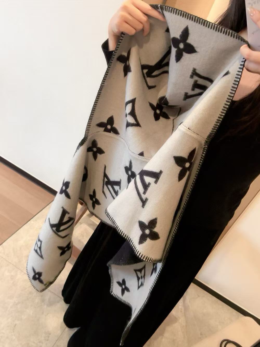 LV フード付きカシミヤスカーフ【50％割引+送料無料】