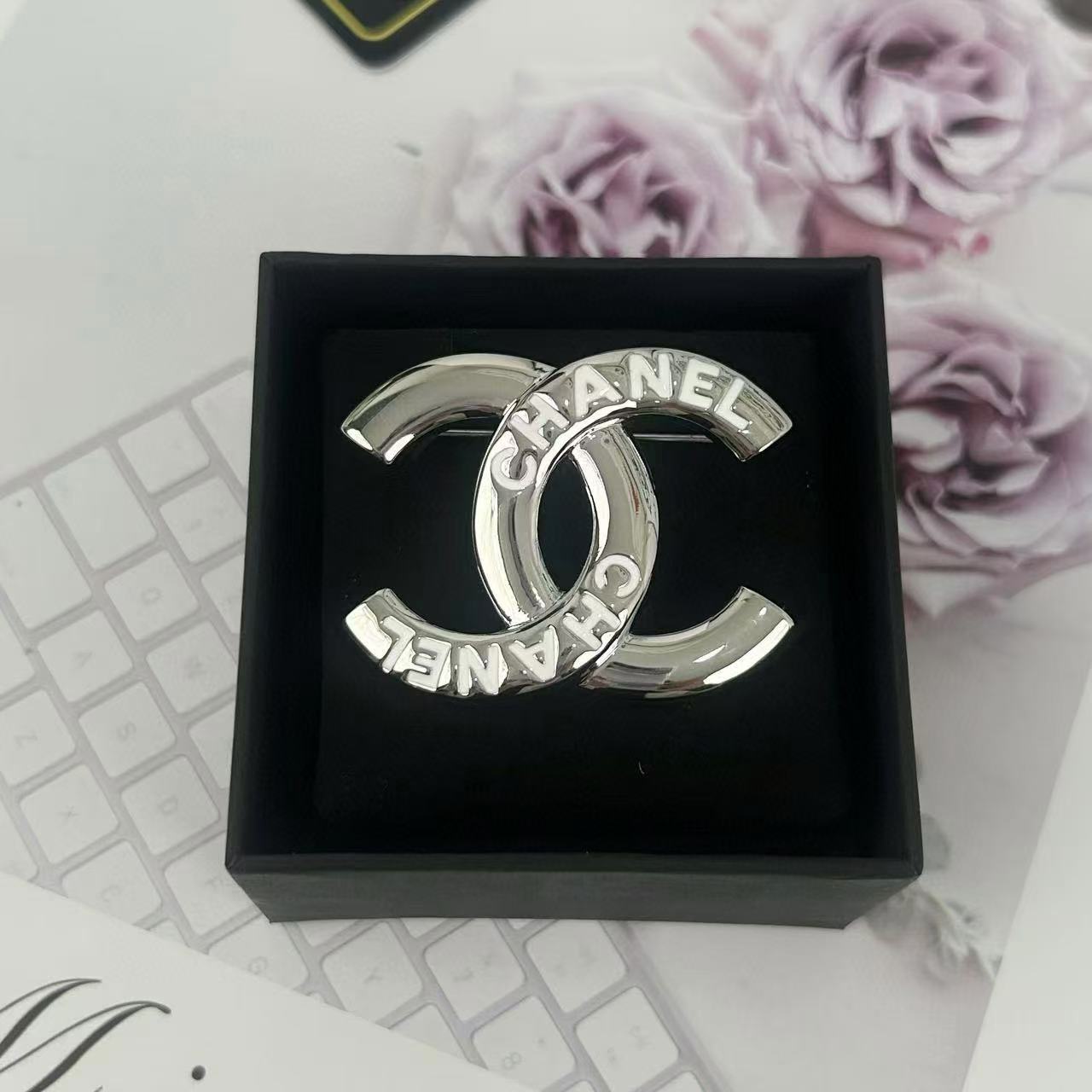 CHANE1 ダブルCレターブローチ【50％割引+送料無料】