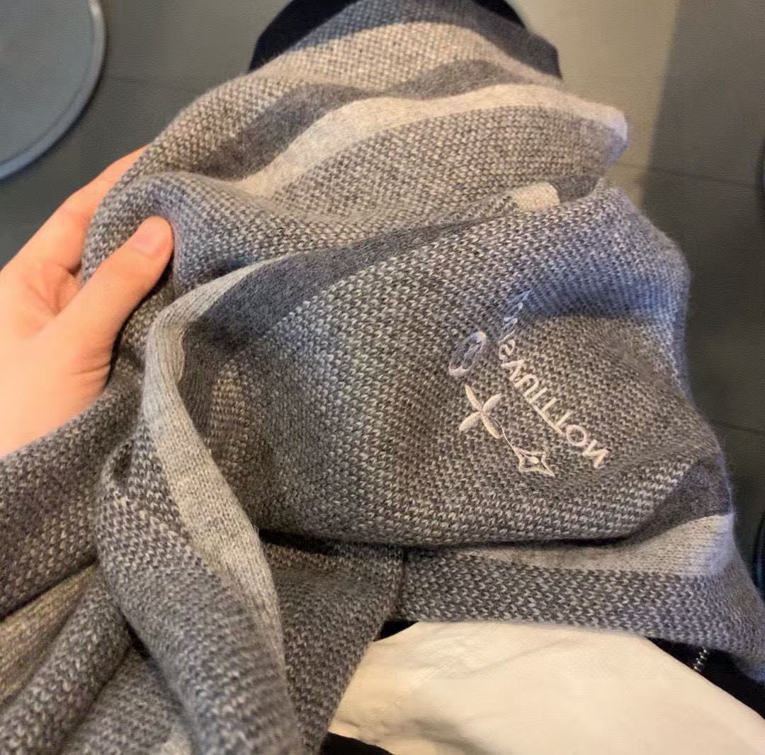 LV エンブロイダリー カシミア スカーフ【50％割引+送料無料】