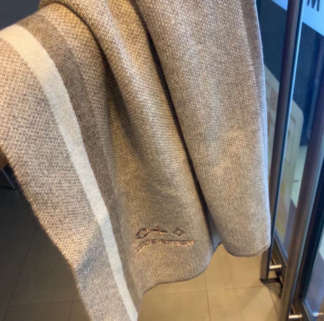 LV エンブロイダリー カシミア スカーフ【50％割引+送料無料】