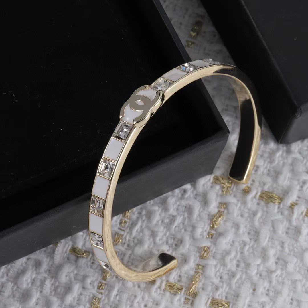 CHANE1 ダブルCロゴブレスレット【50％割引+送料無料】