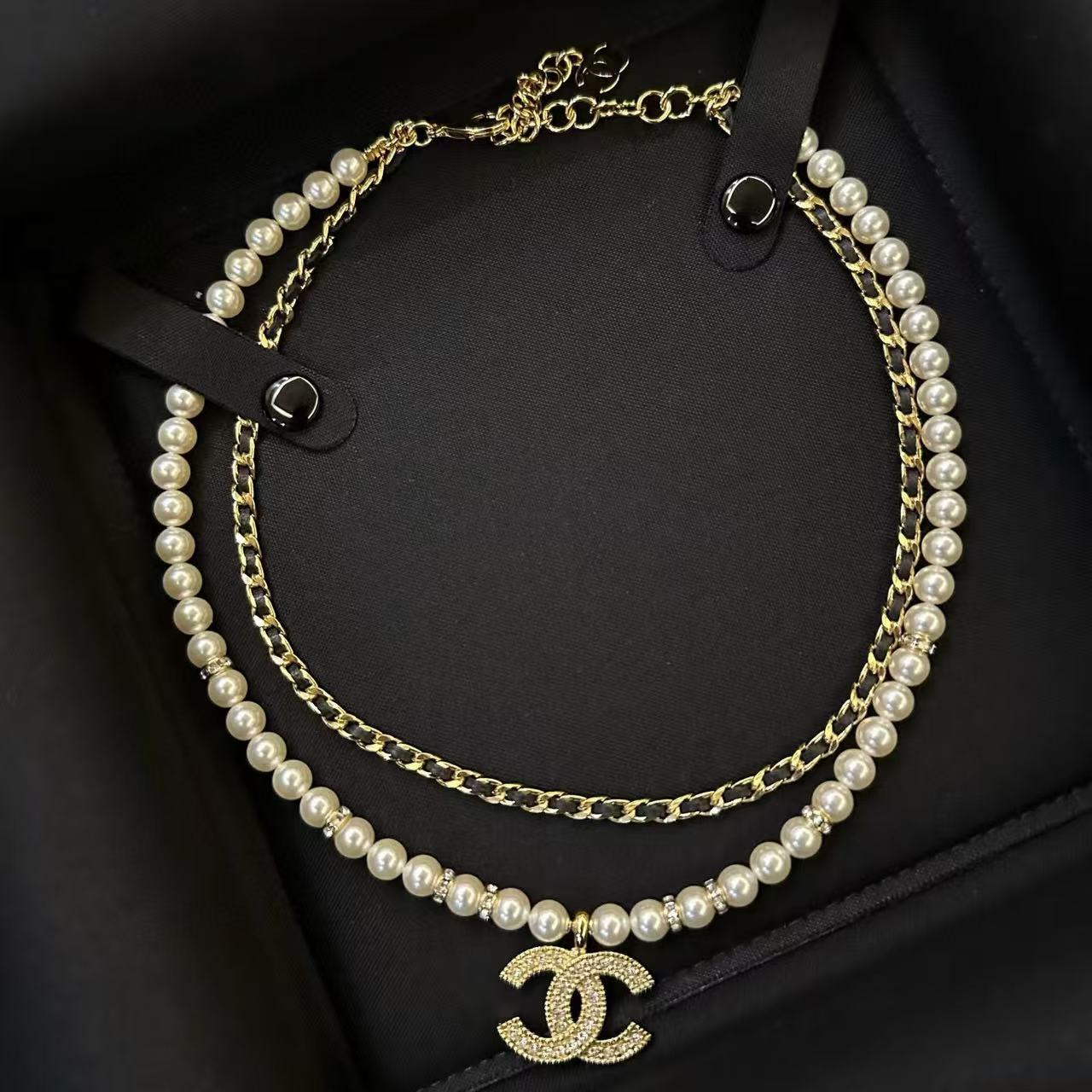 CHANE1 ダブルレイヤーレザーパールダブルCラインストーンネックレス【50％割引+送料無料】