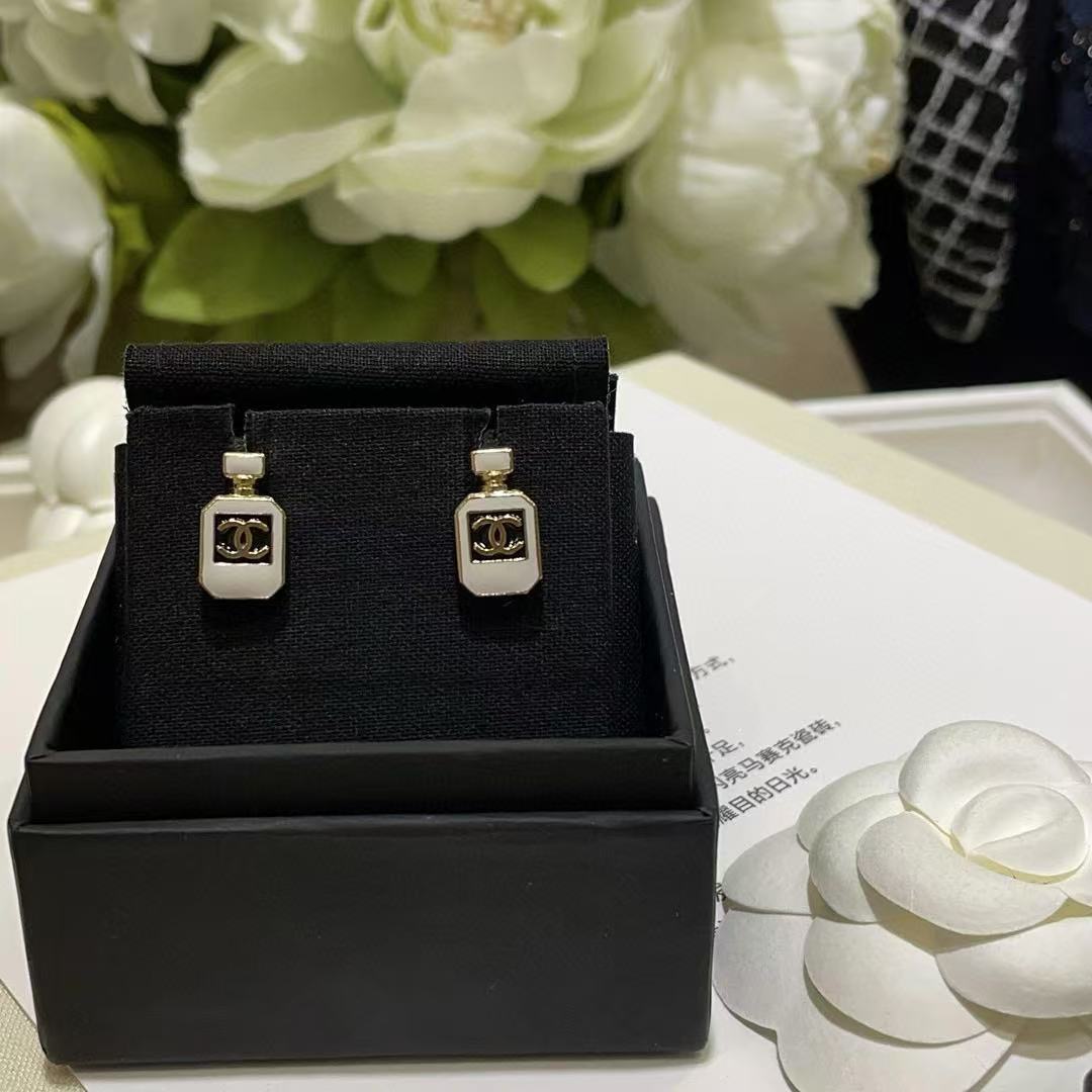 CHANE1 ホワイトパフュームボトルピアス【50％割引+送料無料】