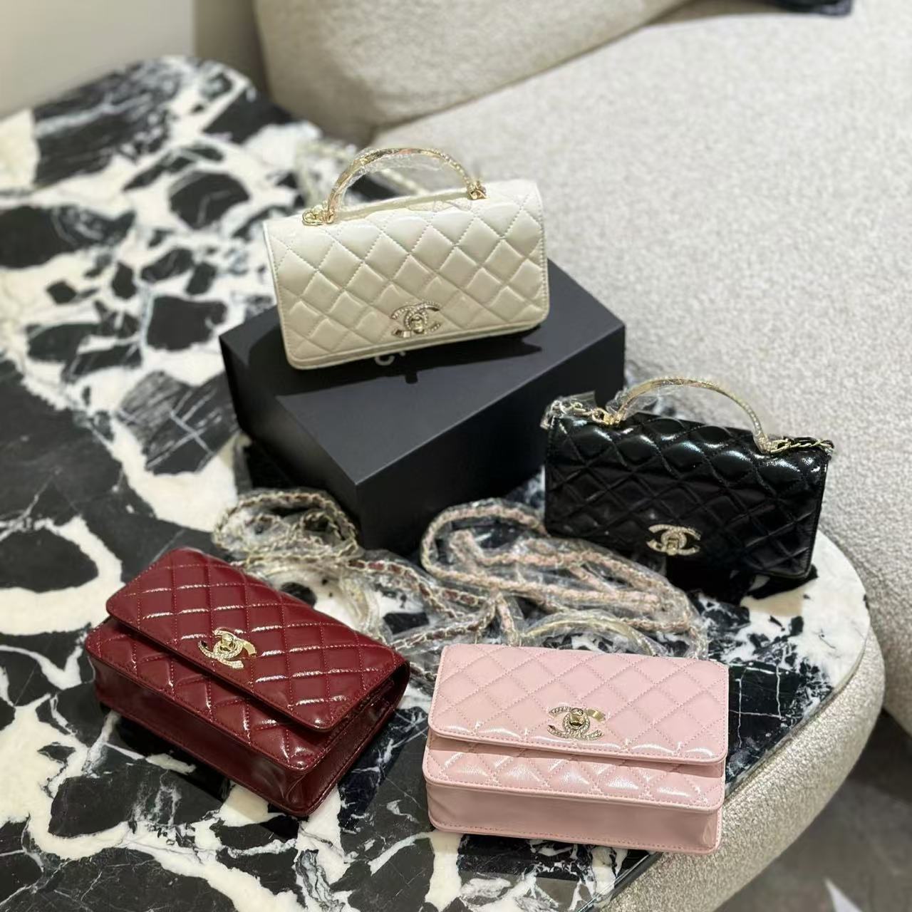 CHANE1 ダイヤモンドハンドル パテントレザー ハンドバッグ【50％割引+送料無料】