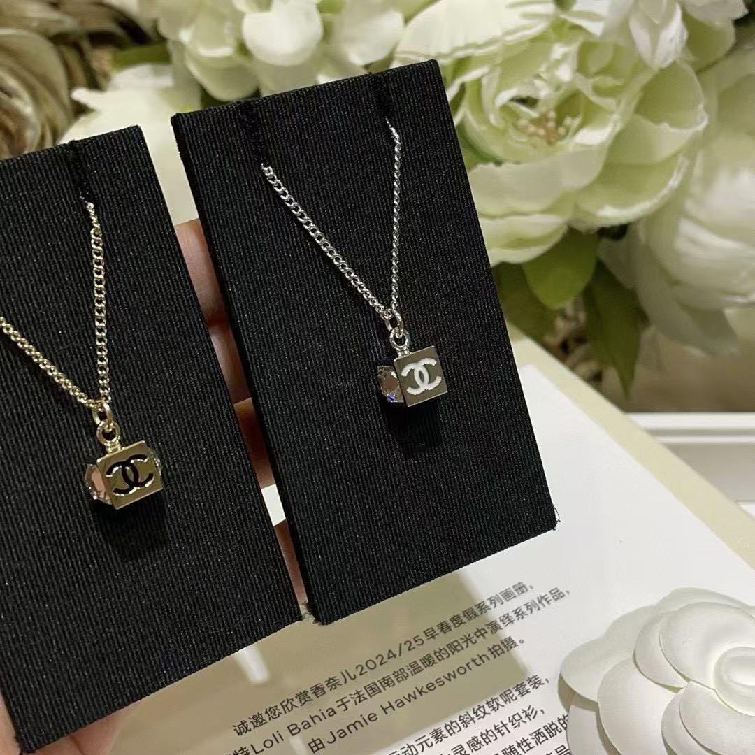 CHANE1 エナメル ダブルC スクエア ダイヤモンド ダイス ネックレス【50％割引+送料無料】