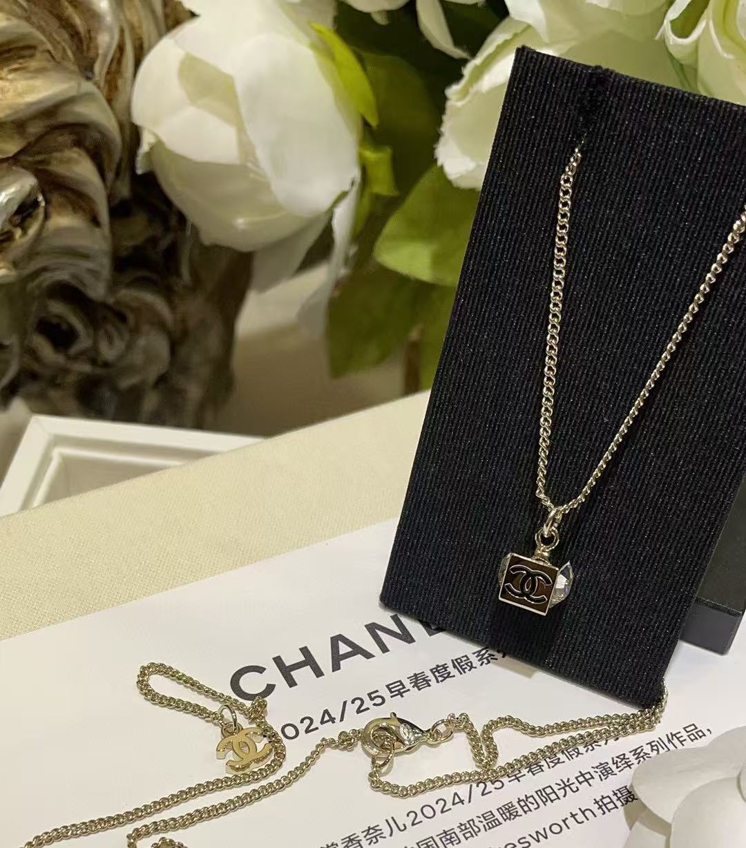 CHANE1 エナメル ダブルC スクエア ダイヤモンド ダイス ネックレス【50％割引+送料無料】