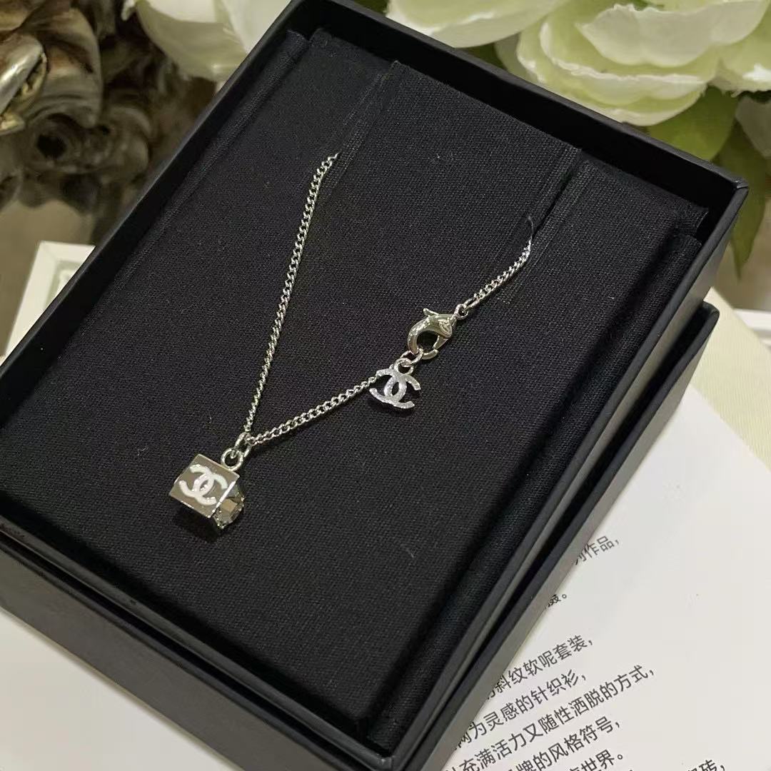 CHANE1 エナメル ダブルC スクエア ダイヤモンド ダイス ネックレス【50％割引+送料無料】
