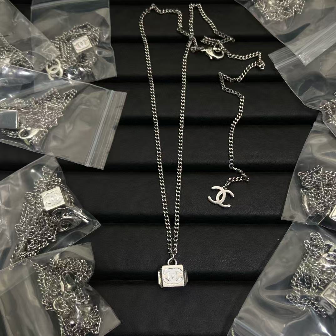 CHANE1 エナメル ダブルC スクエア ダイヤモンド ダイス ネックレス【50％割引+送料無料】