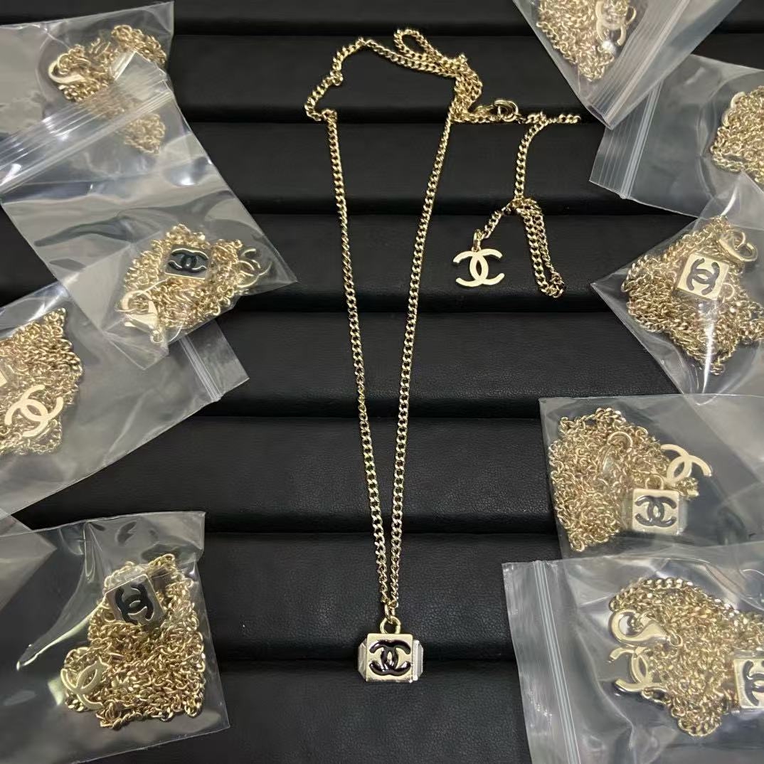 CHANE1 エナメル ダブルC スクエア ダイヤモンド ダイス ネックレス【50％割引+送料無料】