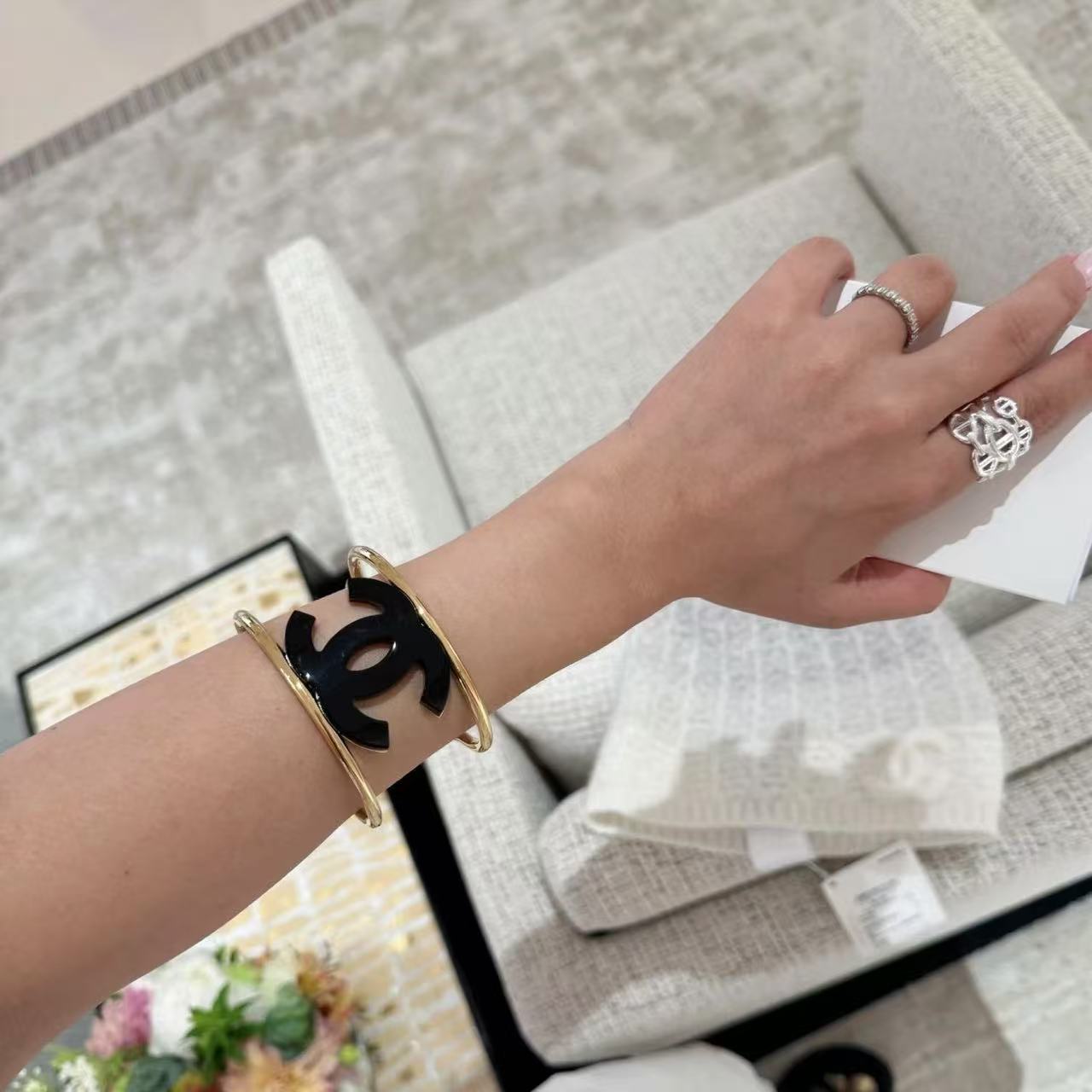 CHANE1 新しいダブル C ロゴ オープン ブレスレット【50％割引+送料無料】