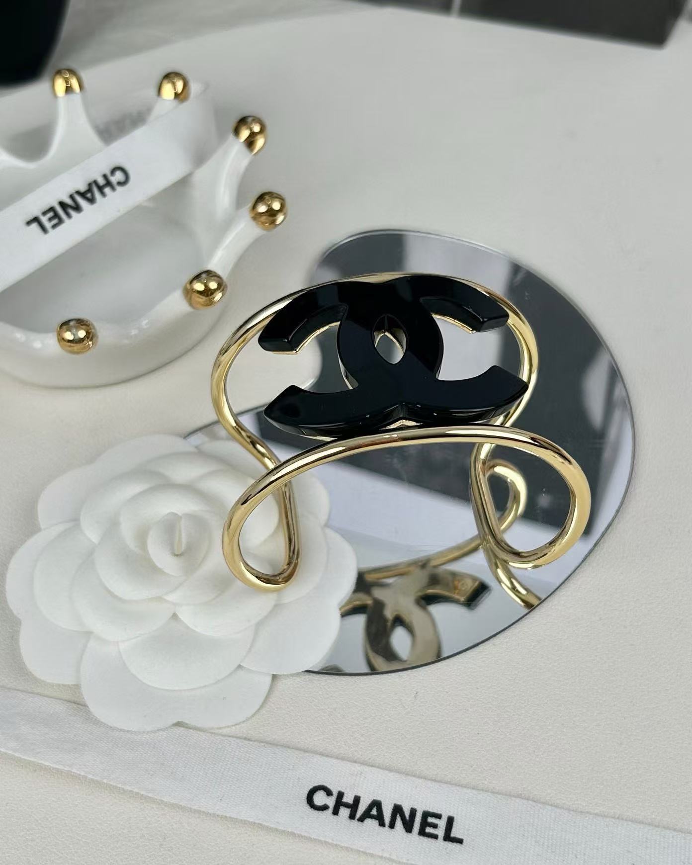 CHANE1 新しいダブル C ロゴ オープン ブレスレット【50％割引+送料無料】