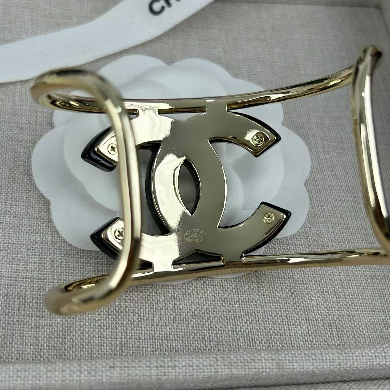 CHANE1 新しいダブル C ロゴ オープン ブレスレット【50％割引+送料無料】