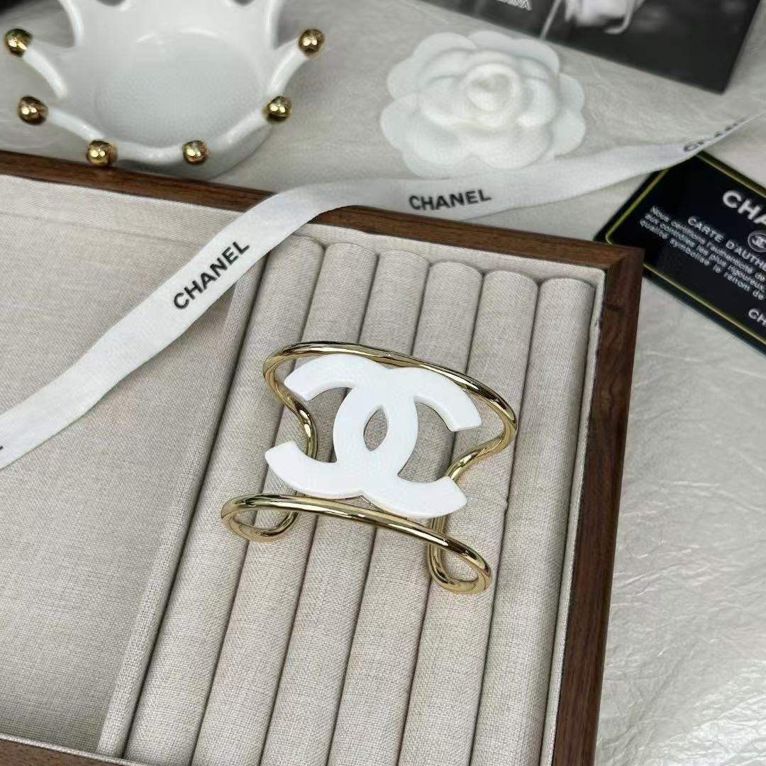 CHANE1 新しいダブル C ロゴ オープン ブレスレット【50％割引+送料無料】