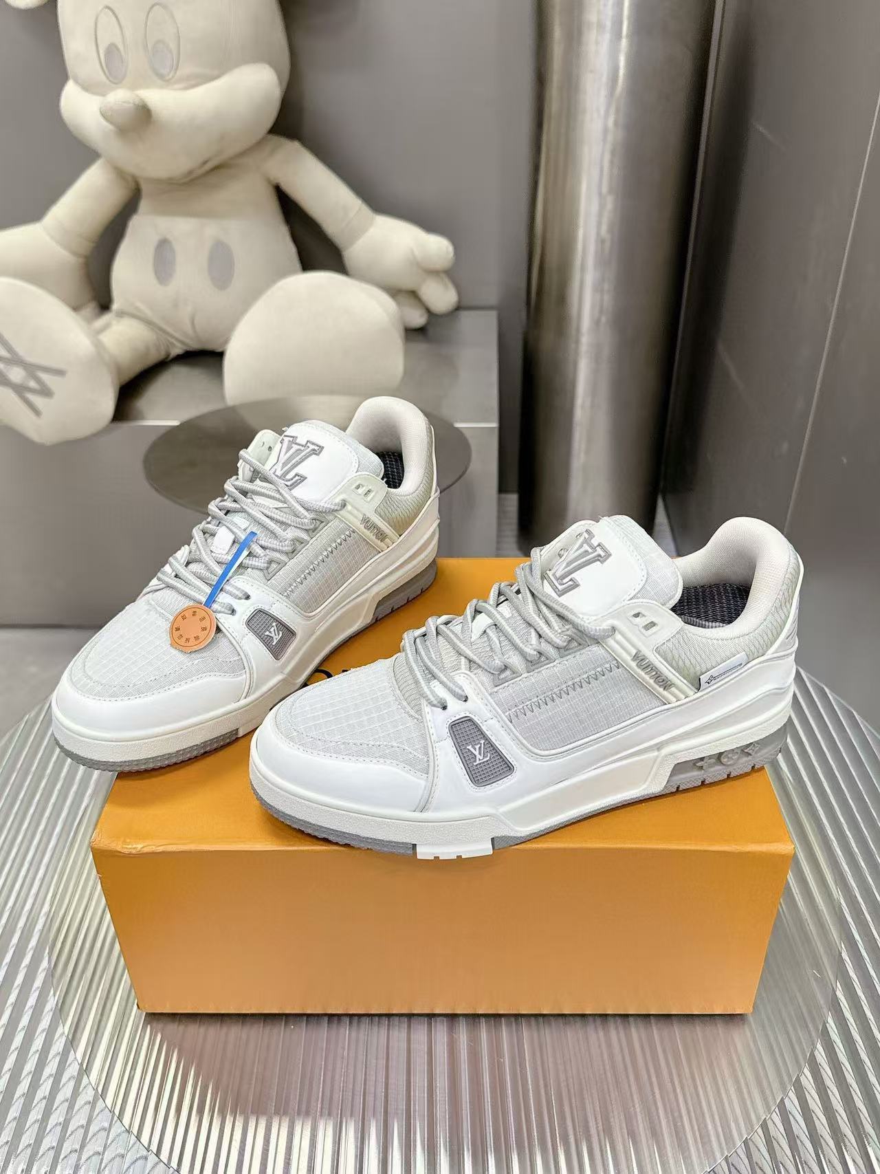 LVの高品質カジュアルシューズ【50％割引+送料無料】