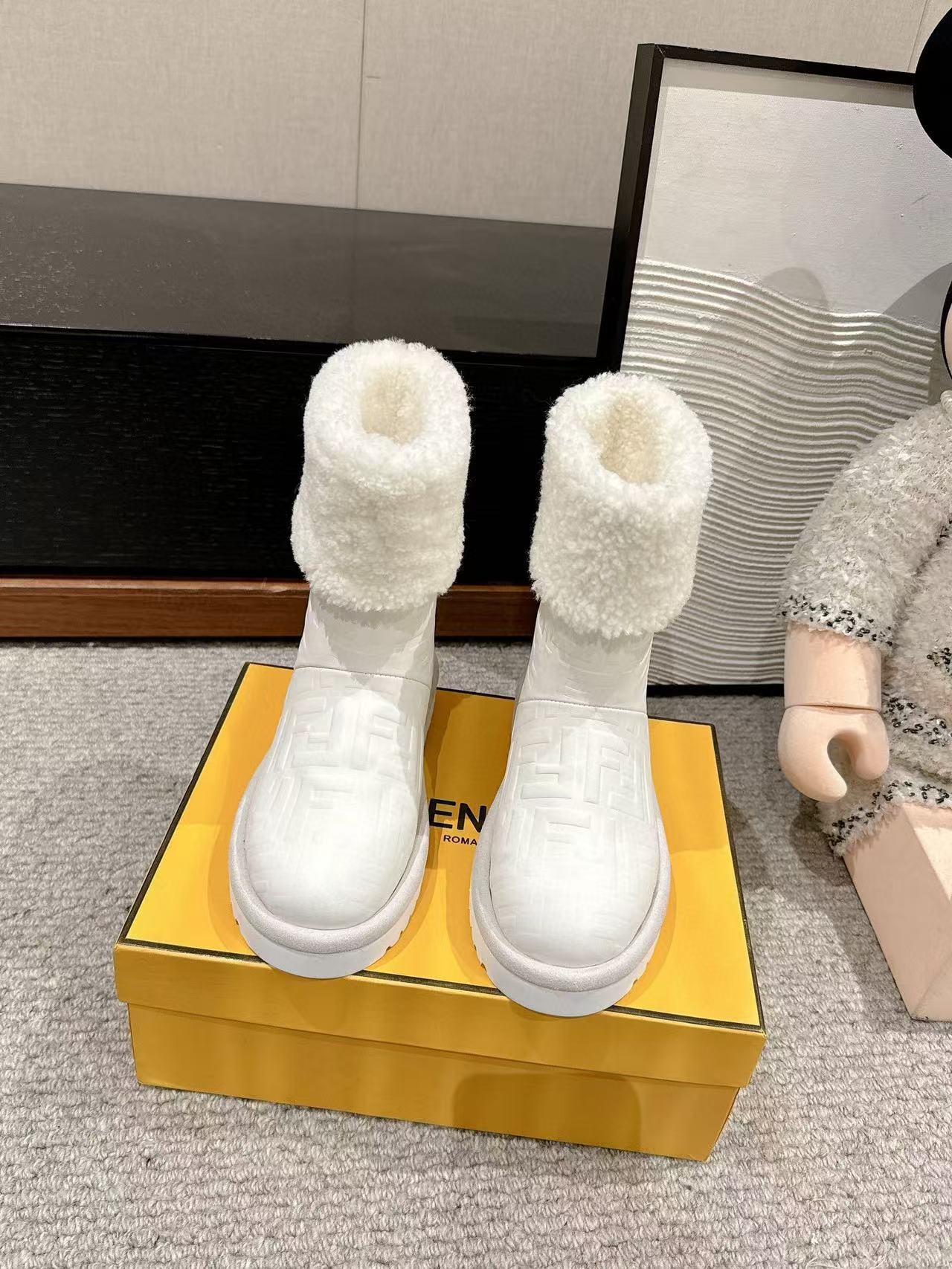 FENDI 高品質ラムスキン スノーブーツ【50％割引+送料無料】