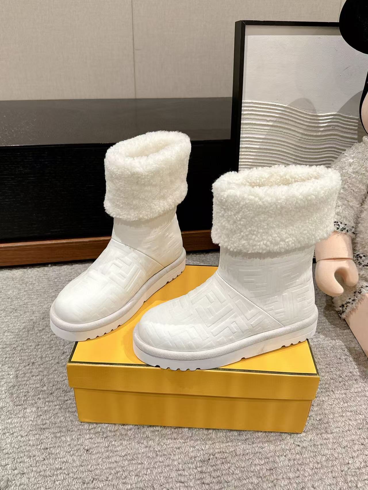 FENDI 高品質ラムスキン スノーブーツ【50％割引+送料無料】