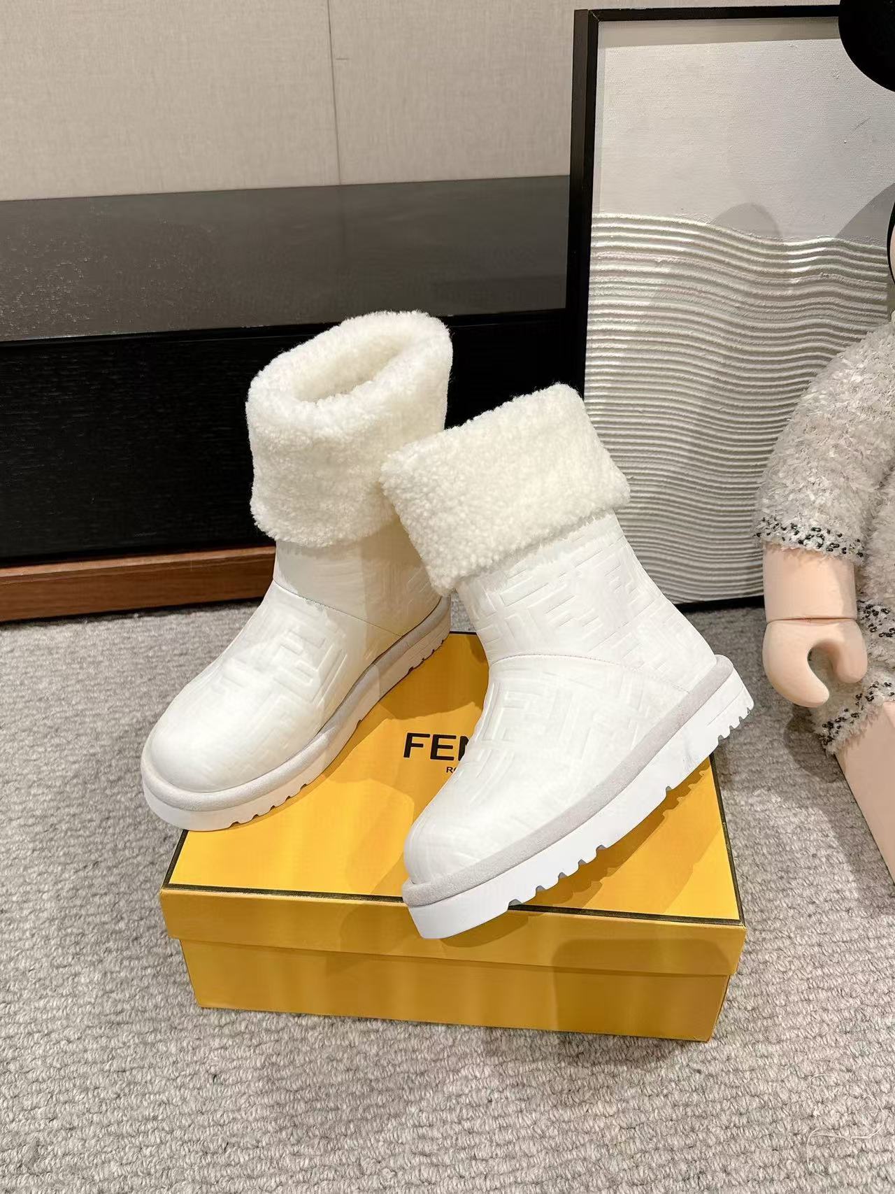 FENDI 高品質ラムスキン スノーブーツ【50％割引+送料無料】