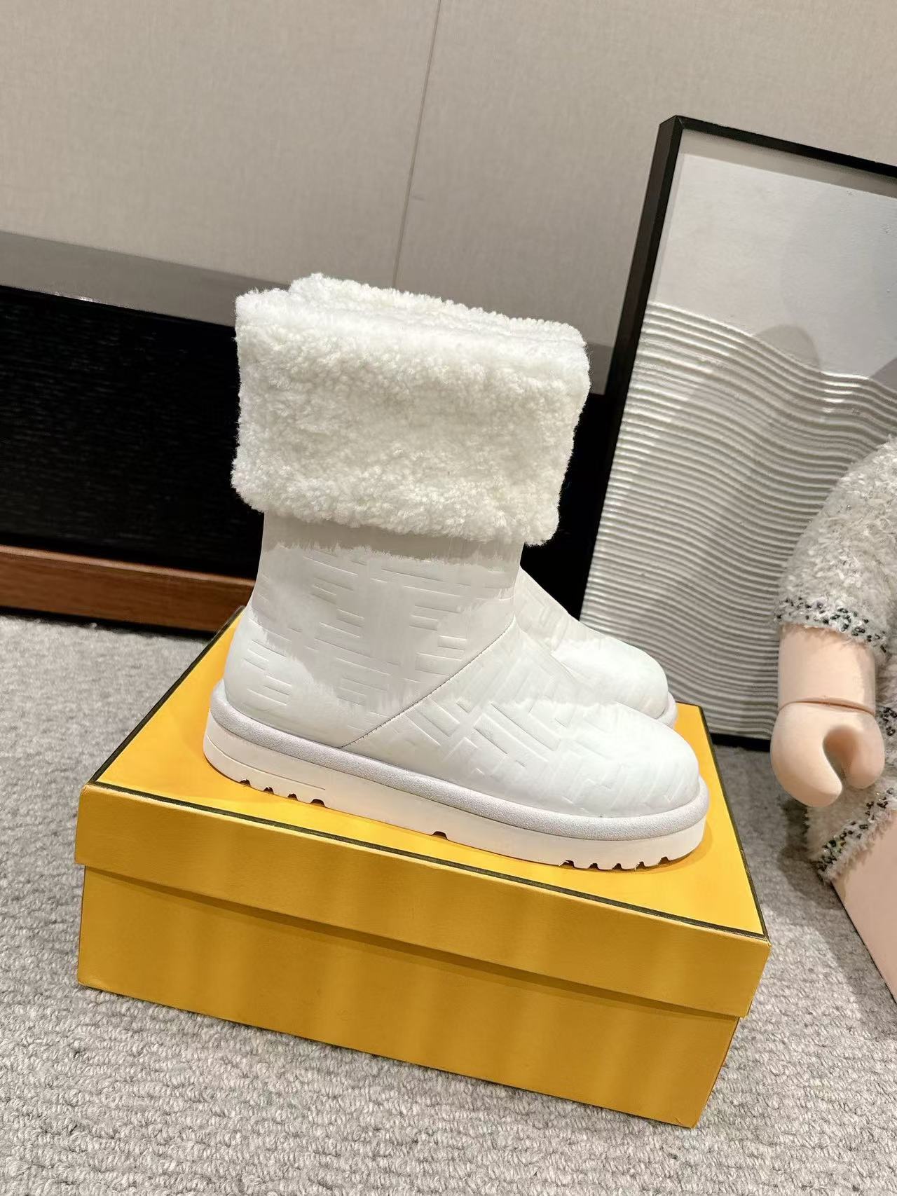 FENDI 高品質ラムスキン スノーブーツ【50％割引+送料無料】