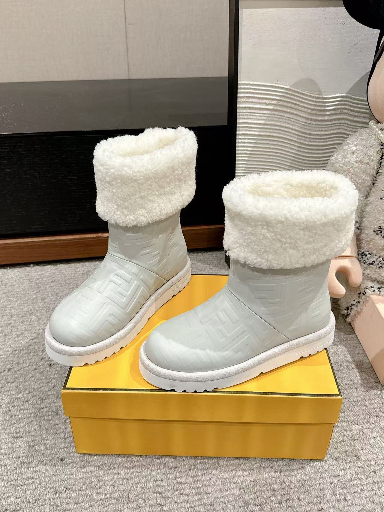FENDI 高品質ラムスキン スノーブーツ【50％割引+送料無料】