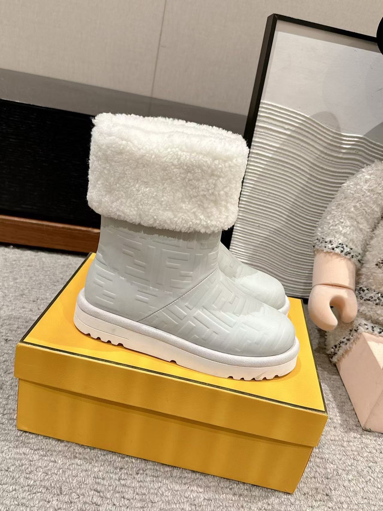 FENDI 高品質ラムスキン スノーブーツ【50％割引+送料無料】