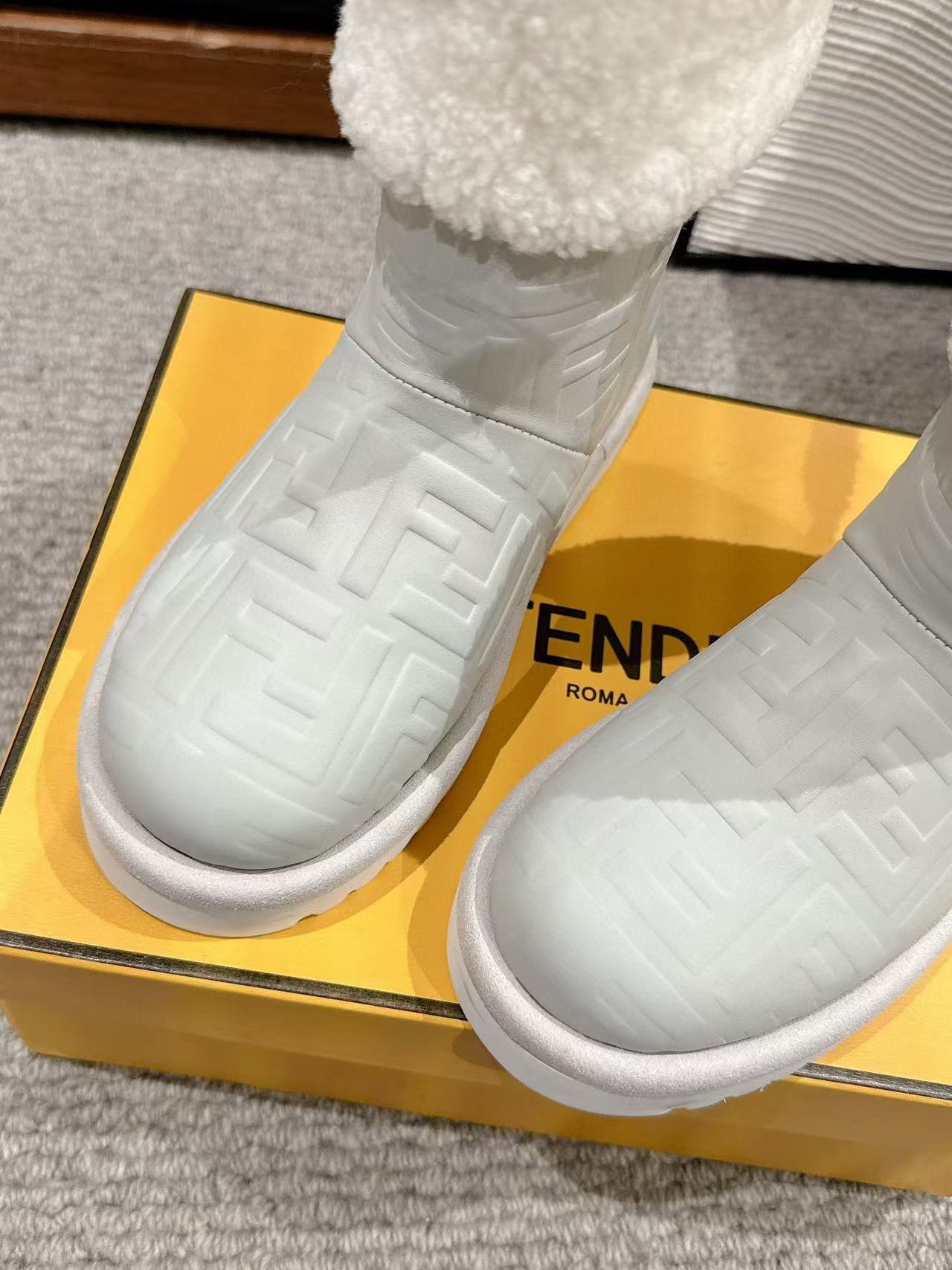 FENDI 高品質ラムスキン スノーブーツ【50％割引+送料無料】