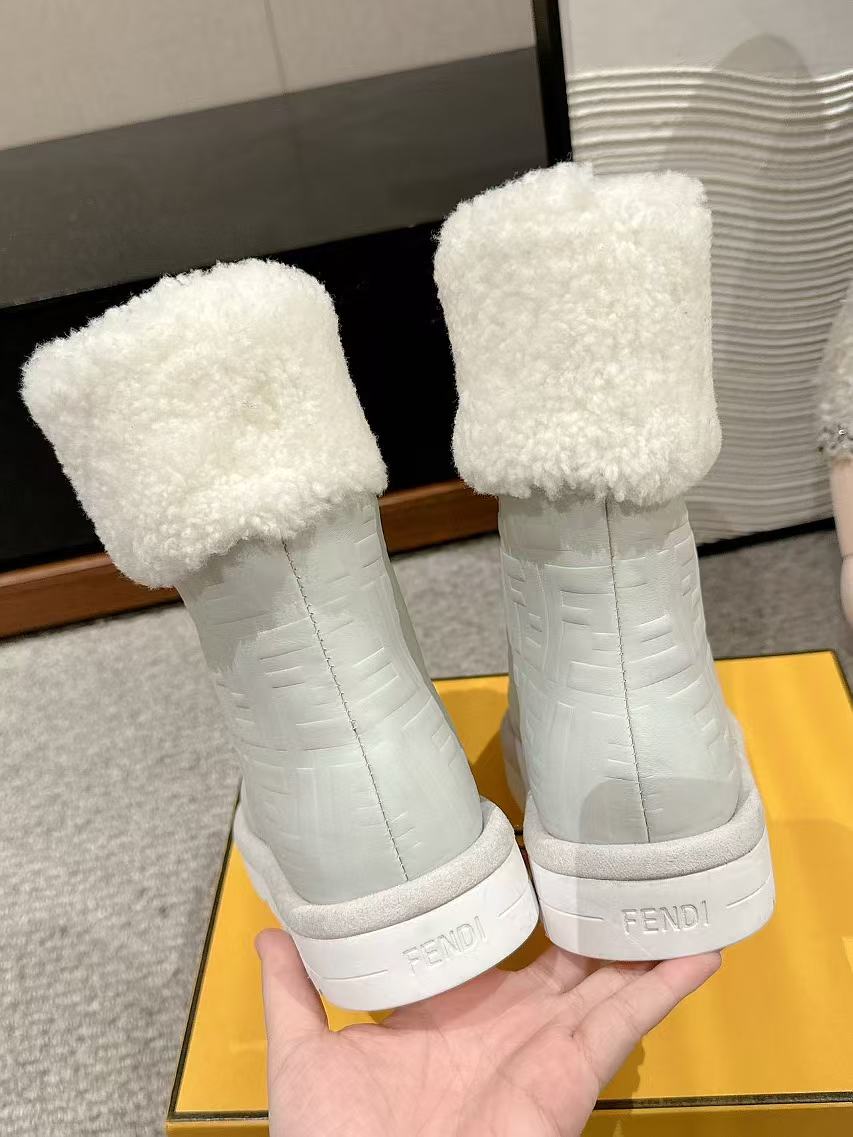 FENDI 高品質ラムスキン スノーブーツ【50％割引+送料無料】