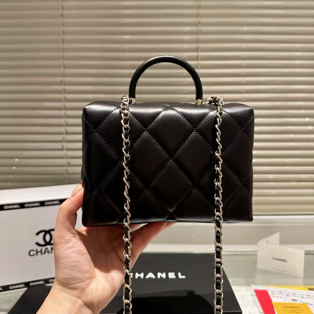 CHANE1 チェーンハンドバッグ【50％割引+送料無料】