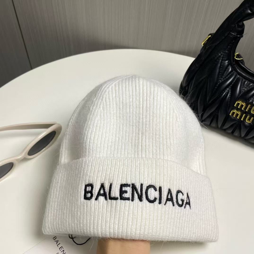 BALENC1AGA 刺繍レタリングニット帽【50％割引+送料無料】