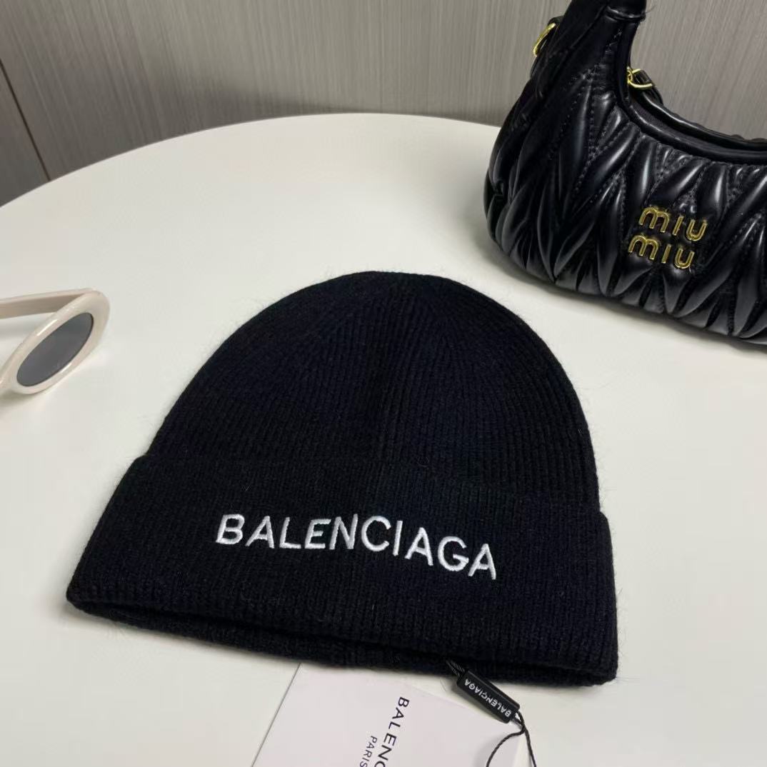 BALENC1AGA 刺繍レタリングニット帽【50％割引+送料無料】