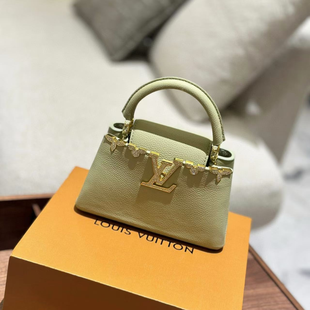 LV Capucines 高品質牛革ハンドバッグ【50％割引+送料無料】