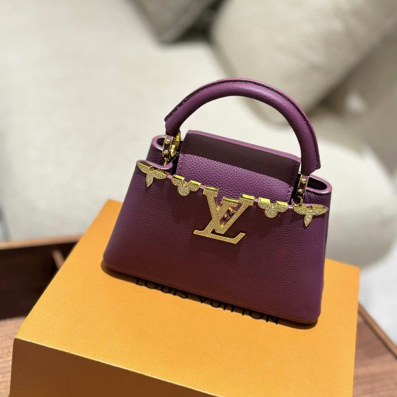LV Capucines 高品質牛革ハンドバッグ【50％割引+送料無料】